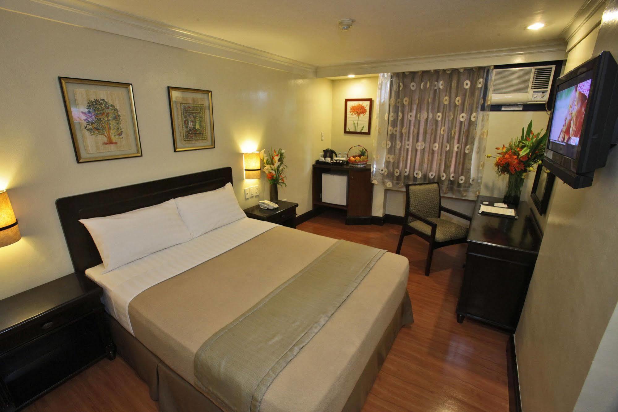 Fersal Malakas, Quezon Hotel 3*